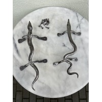 Driežai, driežas - durų rankenos, metaliniai, kaltiniai. 2 vnt. Kaina po 53