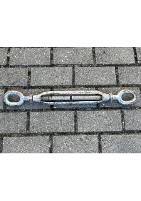 Įtempiklis metalinis, vintažinis, tvirtas. Svoris 3 kg. Veikiantis. Kaina 43