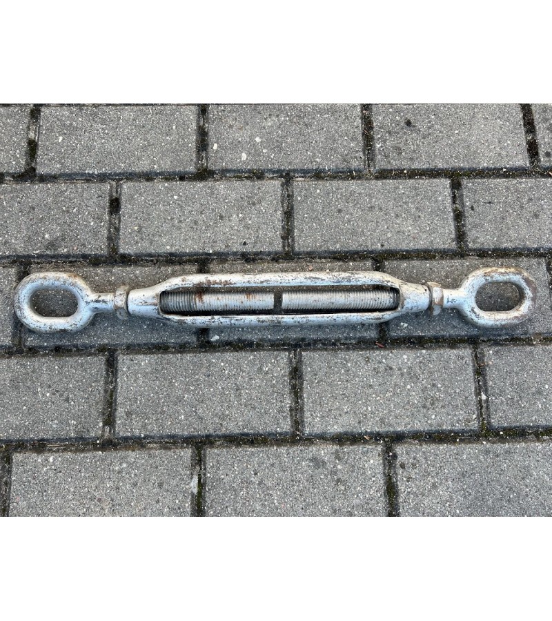 Įtempiklis metalinis, vintažinis, tvirtas. Svoris 3 kg. Veikiantis. Kaina 43