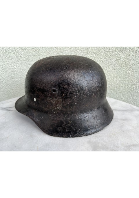 Šalmas vokiškas, kariškas, originalus, II-ojo pasaulinio karo laikų, nacistinės Vokietijos. Stahlhelm M40. Kaina 138