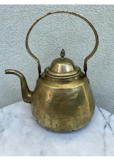 Arbatinukas žalvarinis, didelis, kaltinis, antikvarinis, carinės Rusijos imperijos laikų. Svoris 1,6 kg. Kaina 88