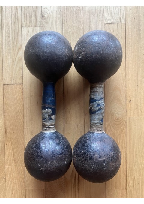 Hanteliai, svarmenys po 8 kg. sovietiniai, tarybinių laikų. Kaina 43 už abu.