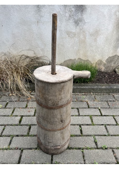 Sviestamušė medinė, antikvarinė, liaudiška. Kaina 48