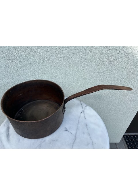 Puodas su rankena varinis, antikvarinis, carinės Rusijos imperijos laikų. Svoris 3,8 kg. Kaina 78