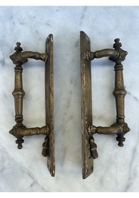Rankenos antikvarinės, žalvarinės, masyvios. Kaina 158