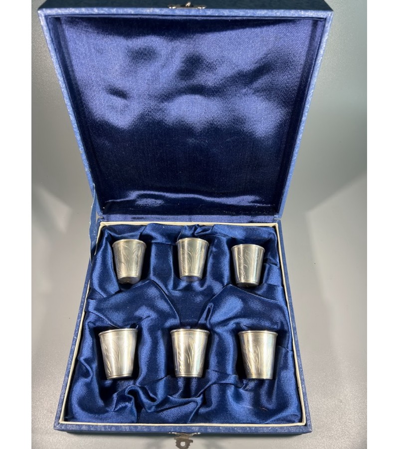 Sidabrinės taurelės su dėžute bei dokumentais, sovietinės, tarybinių laikų. Praba 875. 6 vnt. 105 g. 1971 m. Kaina 213