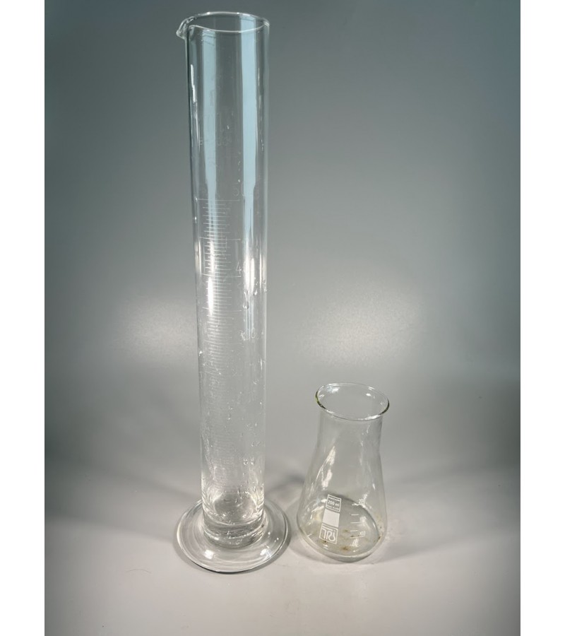 Indai laboratoriniai, medicininiai, graduoti, menzūra 500 ml. ir kolba 200 ml. Kaina po 18 Indai laboratoriniai, medicininiai, graduoti, menzūra 500 ml. ir kolba 200 ml. Kaina po 18