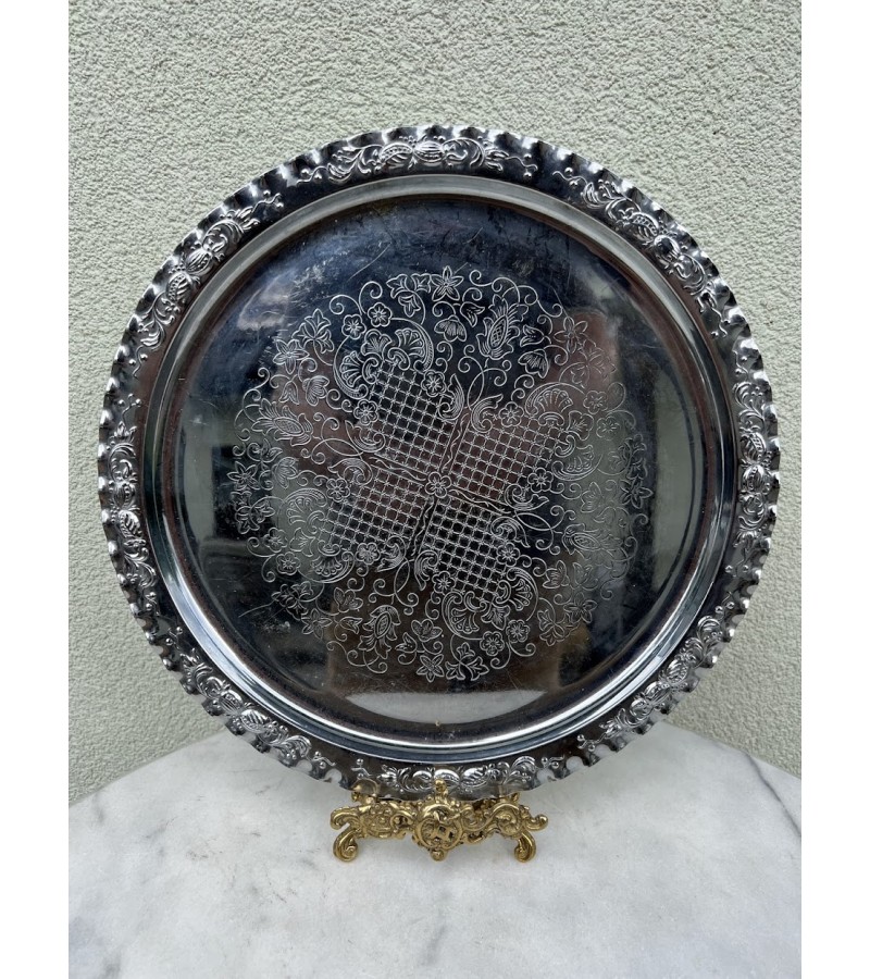 Padėklas apvalus, metalinis, vintažinis, švediškas. Kaina 28