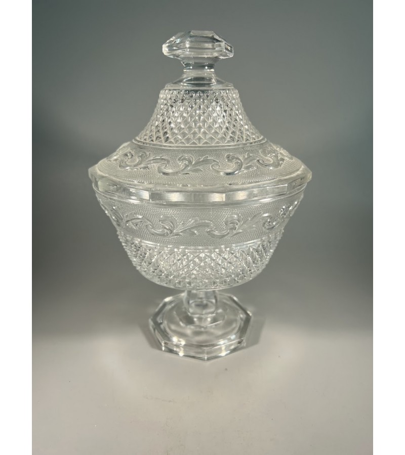 Saldaininė, bombonjerė su dangčiu presuoto stiklo Elme Glasbruk. Kaina 28