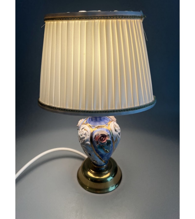 Šviestuvas pastatomas, stalinė, naktinė lempa, porcelianiniu pagrindu, klasikinio stiliaus. Kaina 43