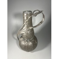 Vaza antikvarinė, Art Nouveau stiliaus, alavinė, signatūra W. Hering. Elsie Ward HERING (1872–1923). Kaina 93