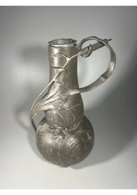 Vaza antikvarinė, Art Nouveau stiliaus, alavinė, signatūra W. Hering. Elsie Ward HERING (1872–1923). Kaina 93