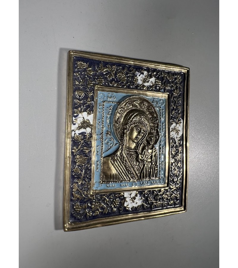 Ikona, plaketė Marija Dievo Motina su kūdikiu, antikvarinė, stačiatikių, krikščionių ortodoksų, pravoslavų, puošta 3 spalvų emale. Kaina 187 Ikona, plaketė Marija Dievo Motina su kūdikiu, antikvarinė, stačiatikių, krikščionių ortodoksų, pravoslavų, puošta 3 spalvų emale. Kaina 187