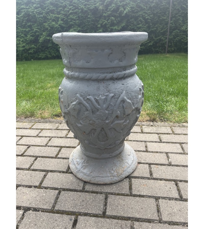 Šiukšlių dėžė, šiukšliadėžė, špižinė, ketaus, tarybinė, sovietinių laikų, Tulpė. Svoris maždaug 70 kg. Neskilus, netrūkus. Kaina 188 Šiukšlių dėžė, šiukšliadėžė, špižinė, ketaus, tarybinė, sovietinių laikų, Tulpė. Svoris maždaug 70 kg. Neskilus, netrūkus. Kaina 188