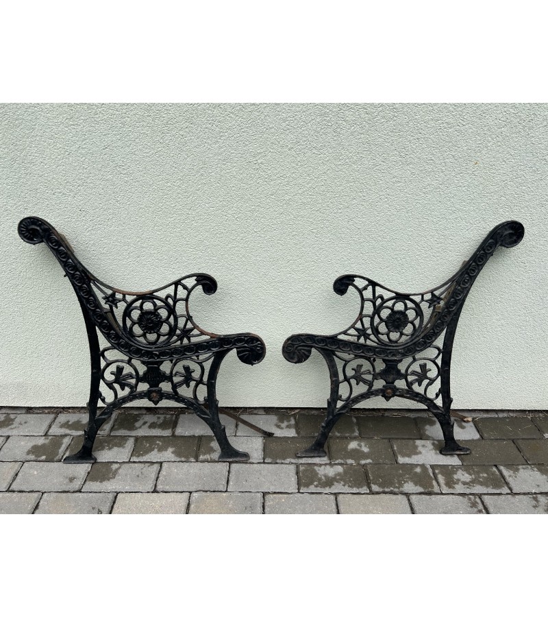 Suolo kojos ketaus, špižinės, vintažinės, švediškos, sunkios. Vienos kojos svoris 10 kg. Kaina 92 už porą. Suolo kojos ketaus, špižinės, vintažinės, švediškos, sunkios. Vienos kojos svoris 10 kg. Kaina 92 už porą.