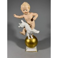 Statulėlė porcelianinė, antikvarinė Berniukas Putti su šunimi. Porceliano manufaktūra Gerold & Co, Bavaria, Vokietija. XX a. vid. 1949 m. Kaina 73