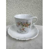 Puodelis su lėkštute porcelianinis, antikvarinis, puoštas rožėmis. Puodelio talpa 200 ml. Vokietijos imperija. 1880–1910 m. 2 vnt. Kaina po 13