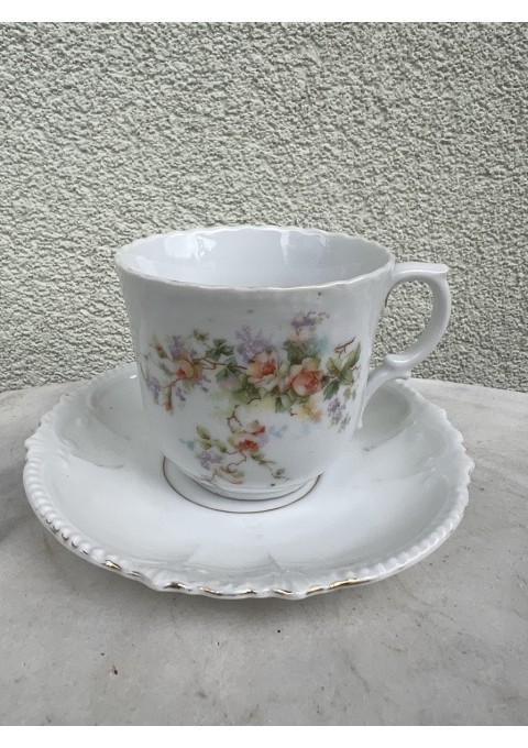 Puodelis su lėkštute porcelianinis, antikvarinis, puoštas rožėmis. Puodelio talpa 200 ml. Vokietijos imperija. 1880–1910 m. 2 vnt. Kaina po 13