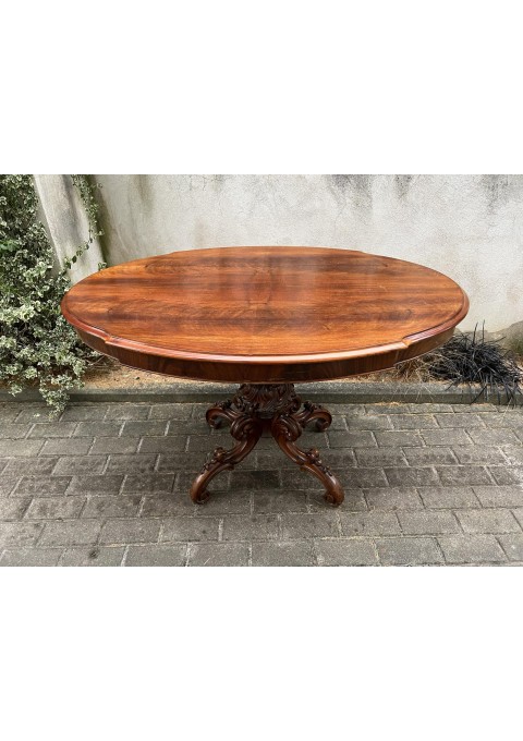 Stalas antikvarinis ovalus, nedidelis valgomojo dailiai drožinėta koja. Aukštis 77 cm. Kaina 368