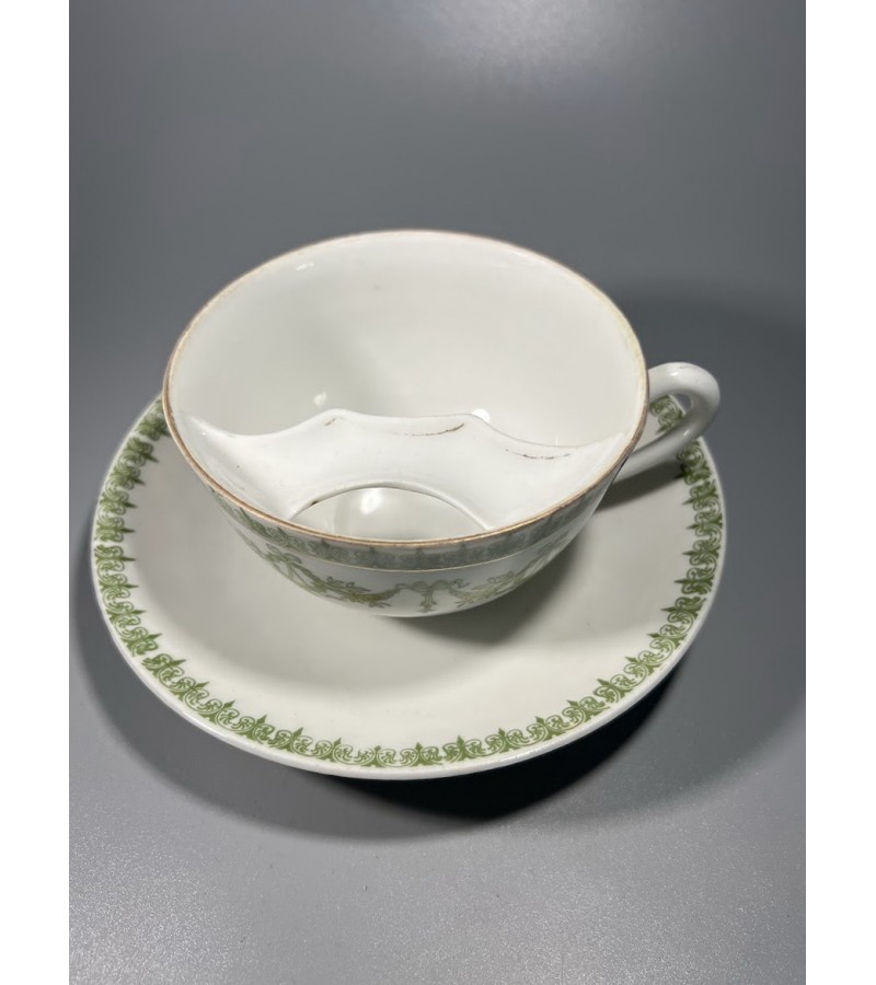 Puodelis su lėkštute vyrams su ūsais, antikvarinis, porcelianinis Haviland Limoges France. Talpa 310 ml. Kaina 88