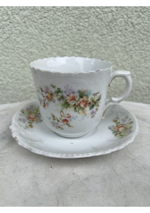 Puodelis su lėkštute porcelianinis, antikvarinis, puoštas rožėmis. Vokietijos imperija. 1880–1910 m. Puodelio talpa 200 ml. Kaina po 22