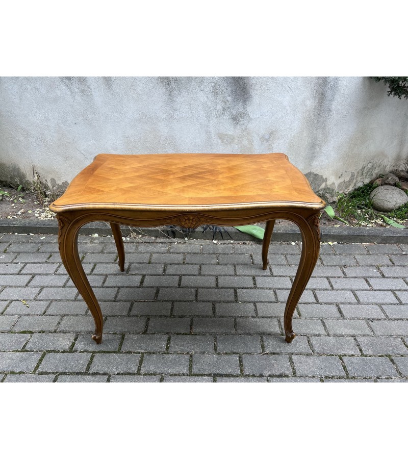 Stalas valgomojo, kavos staliukas prancūziškas, French Provincial style table, puoštas intarsijomis. Tvirtas. Kaina 88