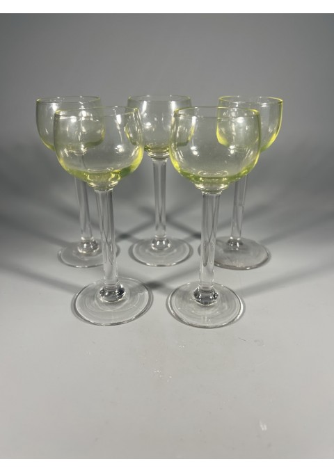 Taurelės, taurelė urano stiklo, ant kojelės, Art Deco stiliaus, antikvarinė, prancūziška. Talpa 40 ml. 5 vnt. Kaina po 18