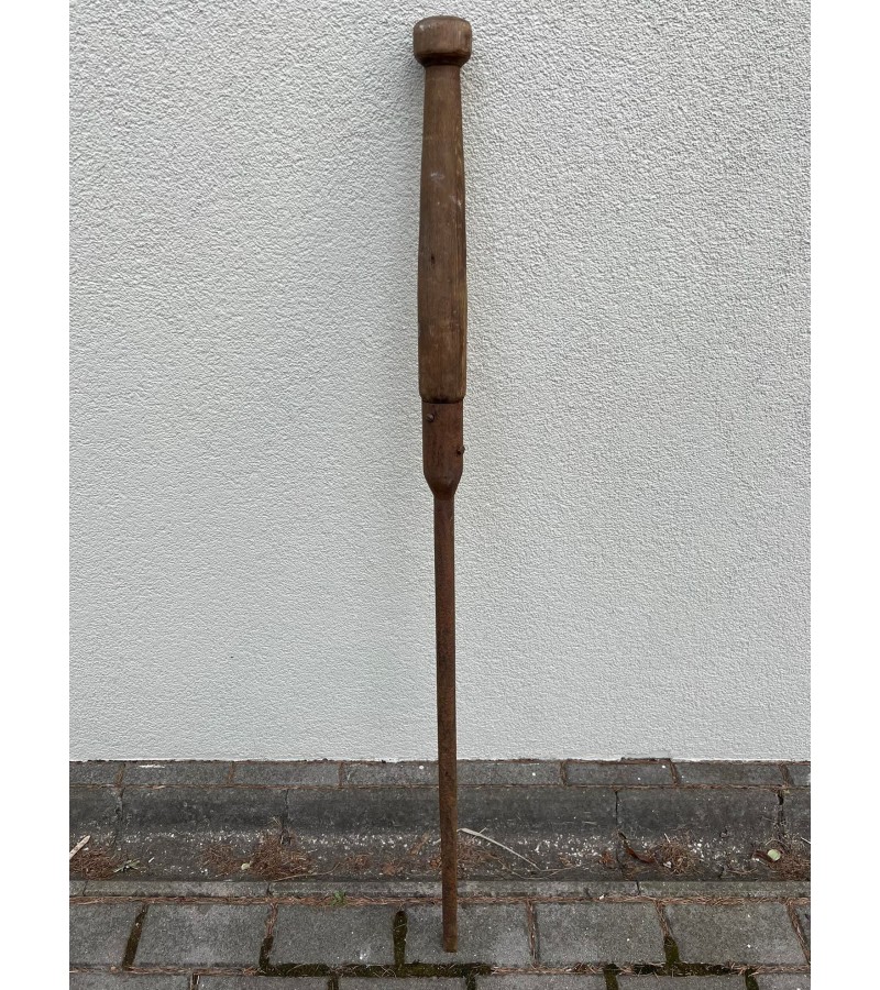 Peikena (kaltas ledui prakirsti) antikvarinė, lietuviška. Tinkama naudojimui. Kaina 46 