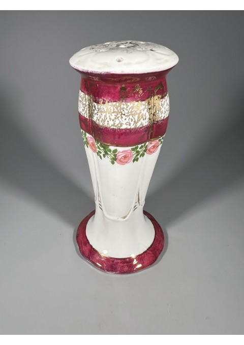 Pipirinė, druskinė, prieskoninė porcelianinė, vintažinė. Aukštis 14 cm. Kaina 18
