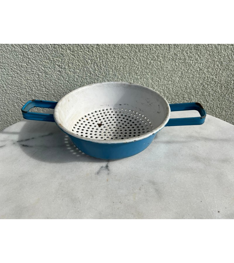 Emaliuotas kiauraindis (duršlikas), rėtis, metalinis, antikvarinis. Kaina 26