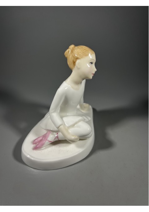 Statulėlė porcelianinė Balerina, jaunoji žvaigždė. Royal Doulton. Kūrėjas Alan Maslankowski, Anglija, 1997 m. Kaina 43