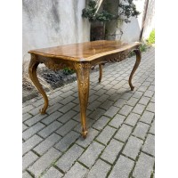 Stalas, kavos staliukas Louis XV stiliaus, prancūziškas, antikvarinis, tvirtas, puoštas raižiniais. Kaina 193