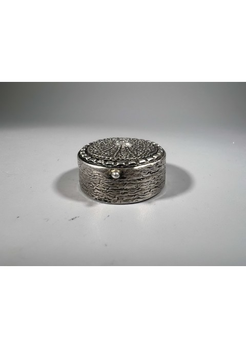 Dėžutė sidabrinė, vintažinė. Praba 925. Svoris 21 g. Kaina 46 