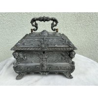 Skrynelė, skrynia, dėžutė, antikvarinė, pagaminta iš alavo, pewter lydinio, sunki, 3,7 kg. Kaina 128