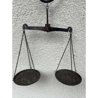 Svarstyklės pakabinamos, antikvarinės, žalvarinės, nevalytos. Kaina 43
