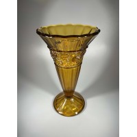 Vaza antikvarinė, gintaro spalvos presuoto stiklo puošta rožių reljefine ornamentika. Belgian Scailmont. 1930 m. Kaina 63