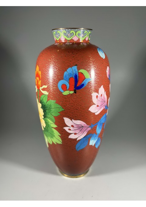 Vaza, vazelė Cloisonne emalės antikvarinė. Aukštis 24 cm. Kaina 68