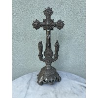 Kryžius, nukryžiuotasis su statulomis antikvarinis, metalinis, pastatomas. Kaina 88