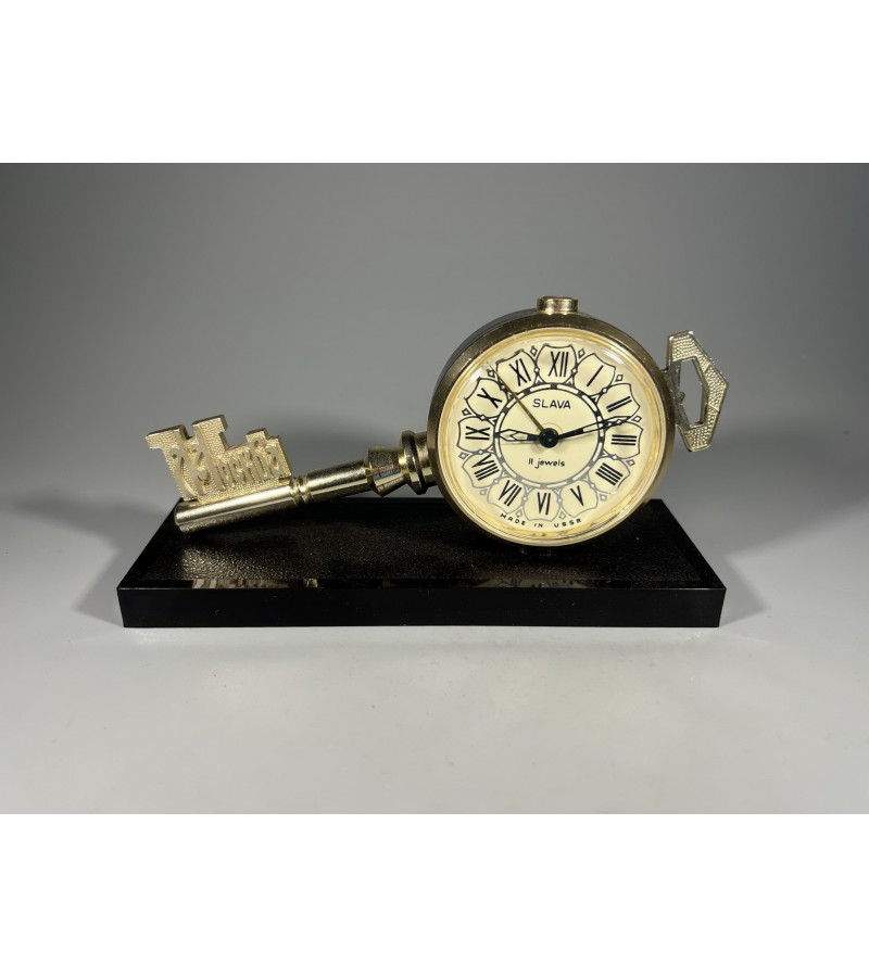 Laikrodis žadintuvas SLAVA rakto formos, pastatomas sovietinis, tarybinių laikų skirtas eksportui. Veikiantis. Kaina 36