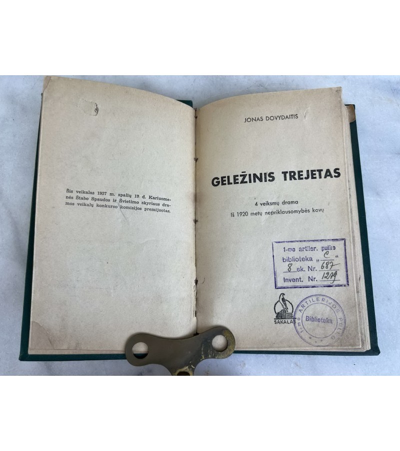 Knyga Geležinis trejetas. J. Dovydaitis. 1937 m. Spaudas: 1-Artilerijos Pulko Biblioteka. Kaina 38