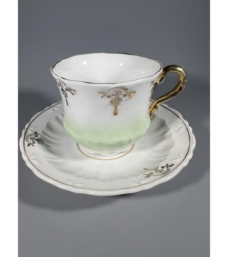 Puodelis su lėkštute, puodeliai porcelianiniai, antikvariniai. Talpa 120 ml. C.T. 1875-1900 m. 2 vnt. Kaina 17