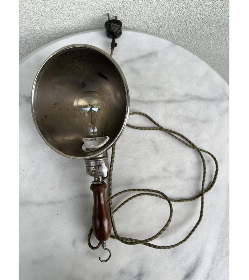 Lempa antikvarinė, veikianti. Kaina 68