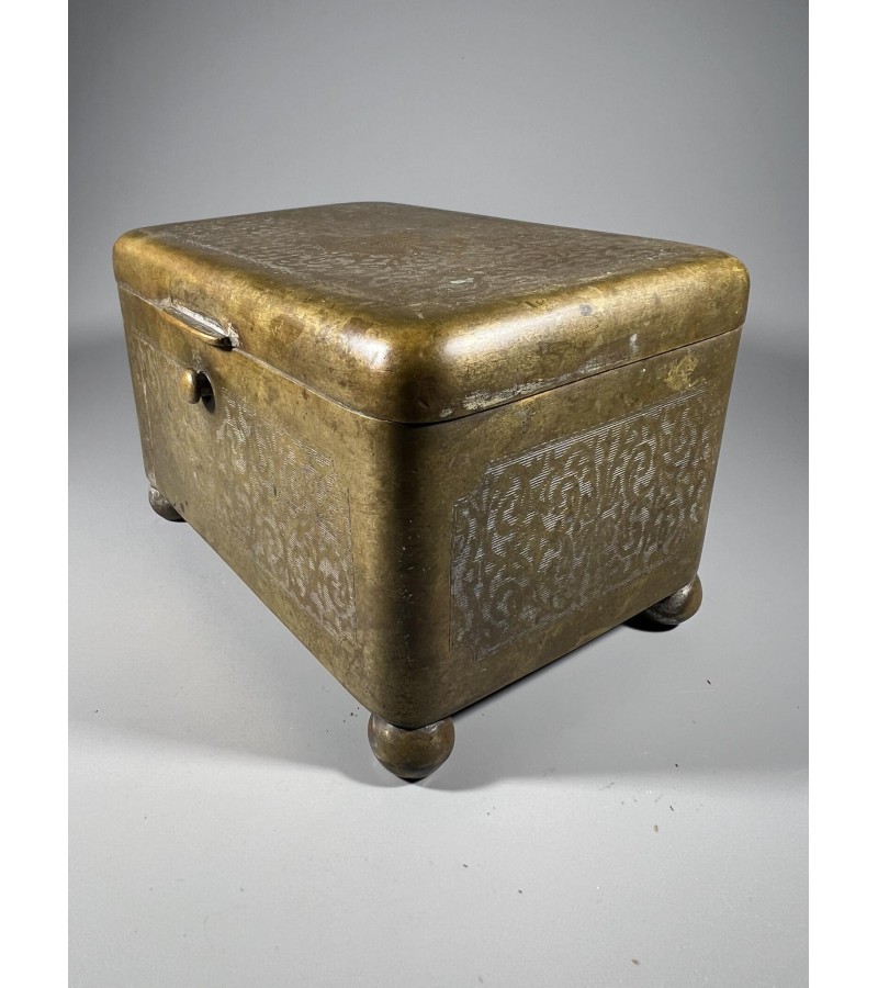Dėžutė, cukrinė antikvarinė, sidabruota, XIX a. pr. Kaina 87