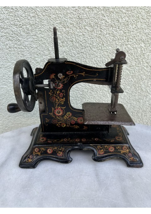 Siuvimo mašinėlė antikvarinė, prancūziška. Kaina 93
