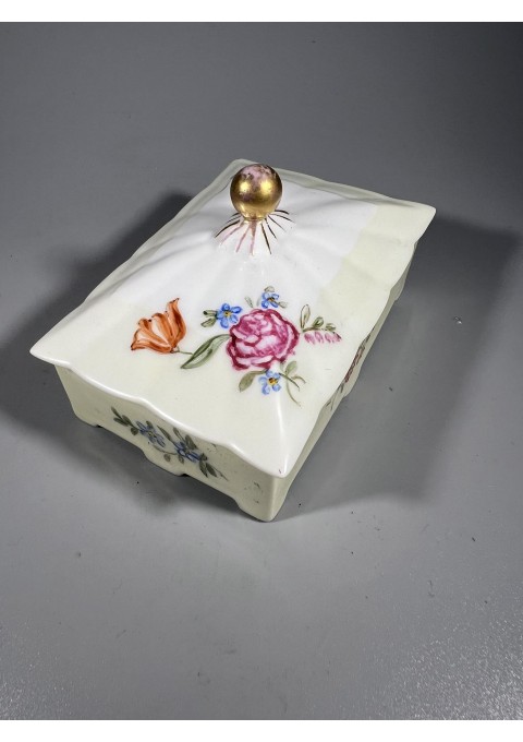 Dėžutė porcelianinė, antikvarinė. 1936 m. Kaina 18