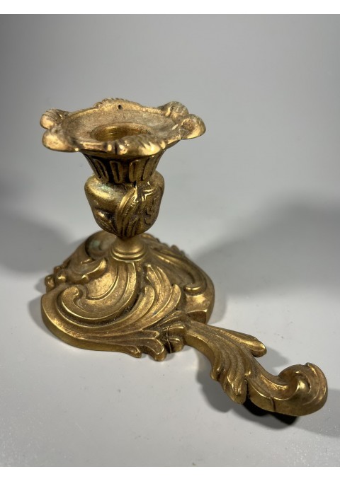 Žvakidė bronzinė, antikvarinė, nešiojama. Svoris 500 g. Kaina 28