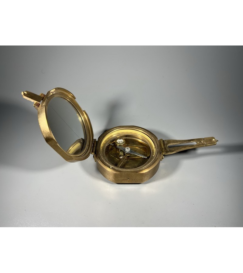 Kompasas, matuoklis žalvarinis Stanley London Natural Sine. Svoris 600 g. Veikiantis. Kaina 88