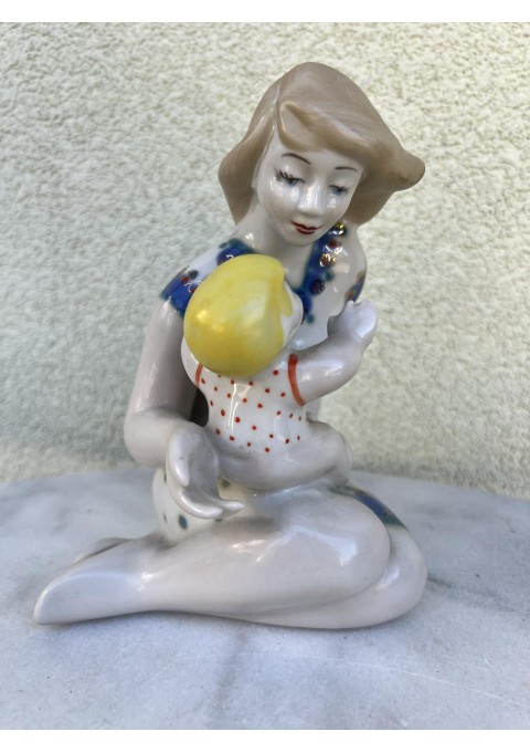 Statulėlė Motina su vaiku porcelianinė, tarybinių laikų. Kaina 68
