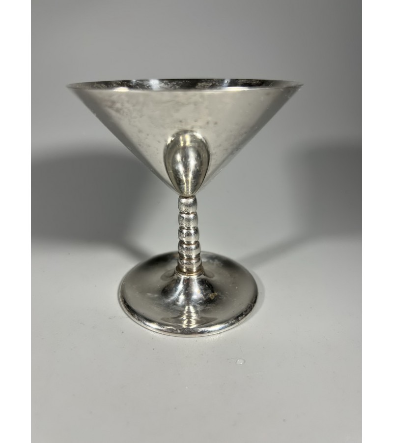 Taurė, taurelė sidabrinė antikvarinė, prabuota. Švedija. Svoris 77 gr. Talpa 100 ml. Kaina 113