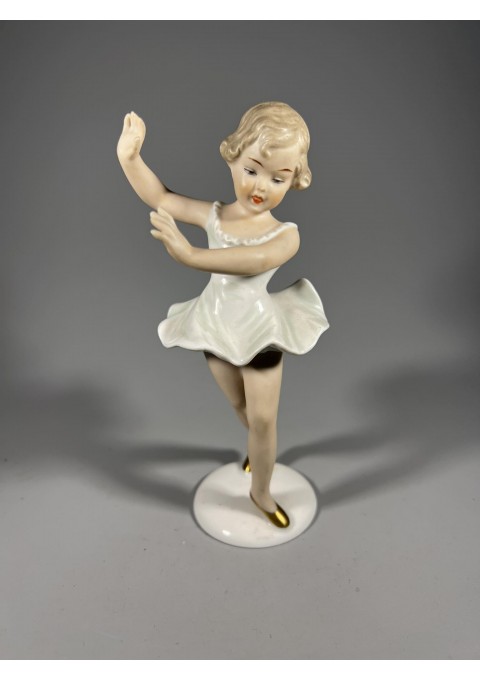 Statulėlė porcelianinė Mažoji baleto šokėja - šokanti mergaitė, Wallendorf Crown & “W 1764”. Kaina 62